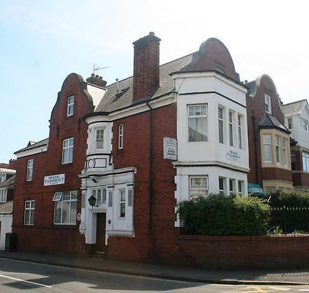 The Knoll Guesthouse Newport  Bagian luar foto