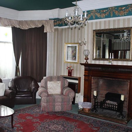 The Knoll Guesthouse Newport  Bagian luar foto