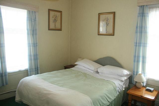 The Knoll Guesthouse Newport  Ruang foto