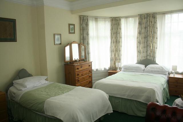 The Knoll Guesthouse Newport  Ruang foto