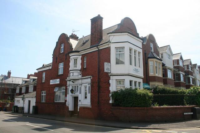 The Knoll Guesthouse Newport  Bagian luar foto