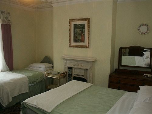 The Knoll Guesthouse Newport  Bagian luar foto