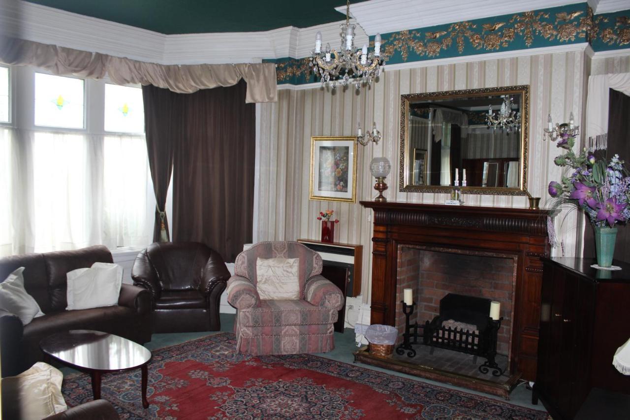 The Knoll Guesthouse Newport  Bagian luar foto